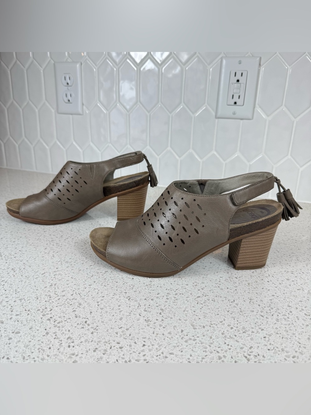 Abeo Berrie Slingback Sandals Block Heel Tassel Perforated Taupe Leather Size 8N